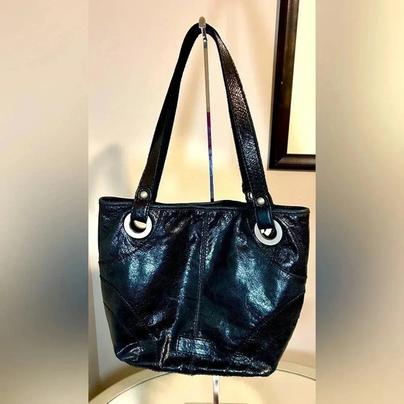 Gently Used FOSSIL Black Leather Shoulder Bag - Picture 2 of 6